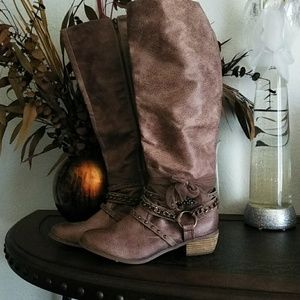 Knee high western type boot